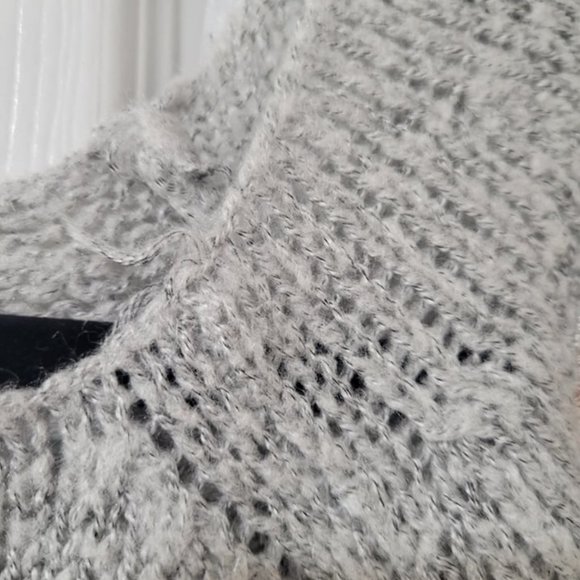 Pretty Sweater - Picture 3 of 5